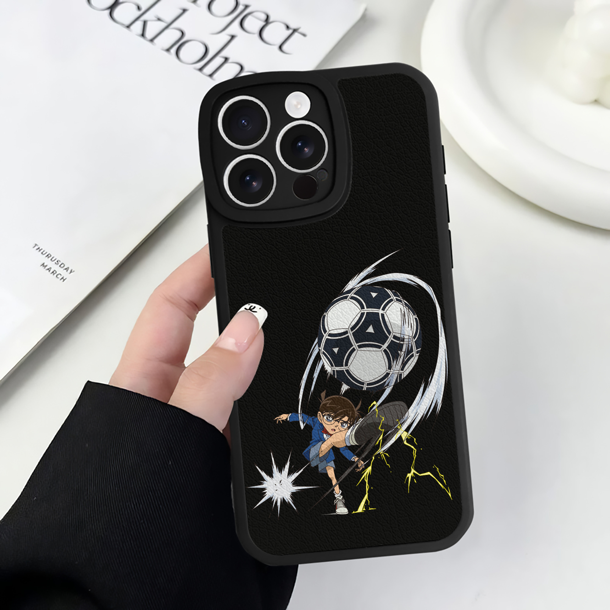 （画像用） 名探偵コナン 江戸川 コナン Detective Conan Conan Edogawa 【iPhone 16シリーズ対応】シリコンスマホケース（レザー調） 材質：シリコン